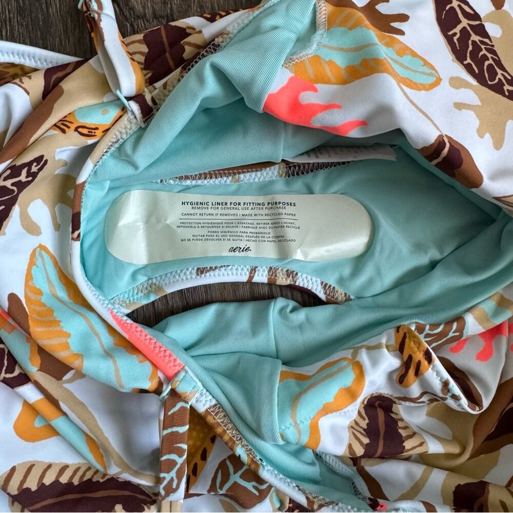 NEW Aerie Twist Front Floral Leaf Cut Out One Piece Swimsuit Size Small - Picture 9 of 12